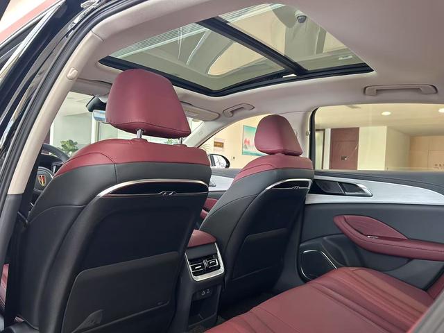 HongQi H5 PHEV 2025 #11 HongQi H5 PHEV 2025 car image #11