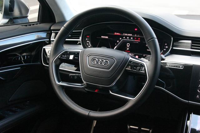 Audi S8 2022 immagine di auto #11