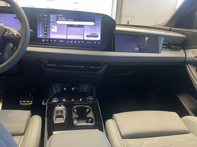 Audi Q6L Sportback e-tron 2025 car image #11