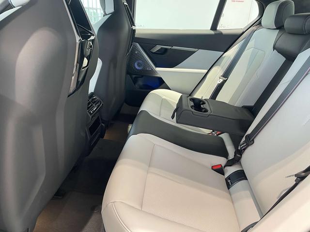 BMW M5 New Energy 2025 car image #11