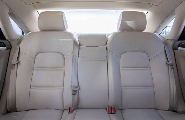 Audi S8 2009 car image #11