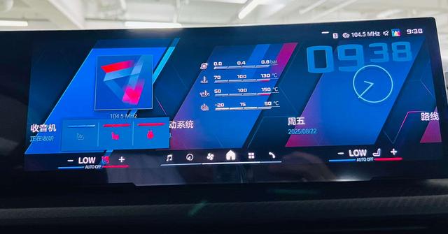 BMW XM 2025 car image #11