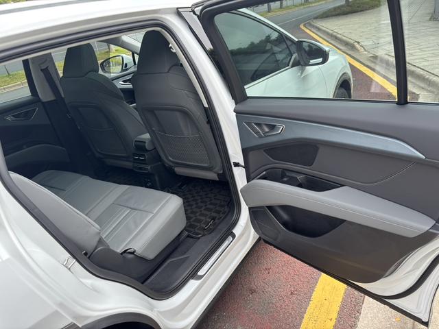 Audi Q5 e-tron 2024 #11 Audi Q5 e-tron 2024 صورة سيارة #11