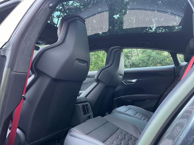 Audi RS e-tron GT 2023 immagine di auto #11