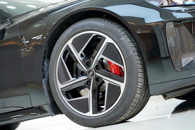 Audi RS e-tron GT 2023 car image #11