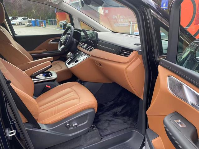 HongQi HQ9 PHEV 2025 #11 HongQi HQ9 PHEV 2025 immagine di auto #11