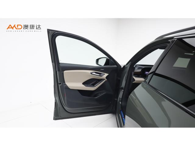 Audi Q6L Sportback e-tron 2025 car image #11