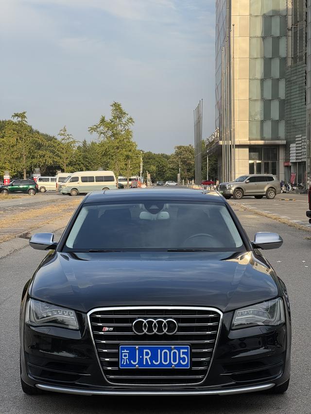 Audi S8 2014 car image #11