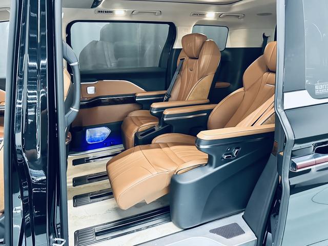 HongQi HQ9 2023 #11 HongQi HQ9 2023 car image #11