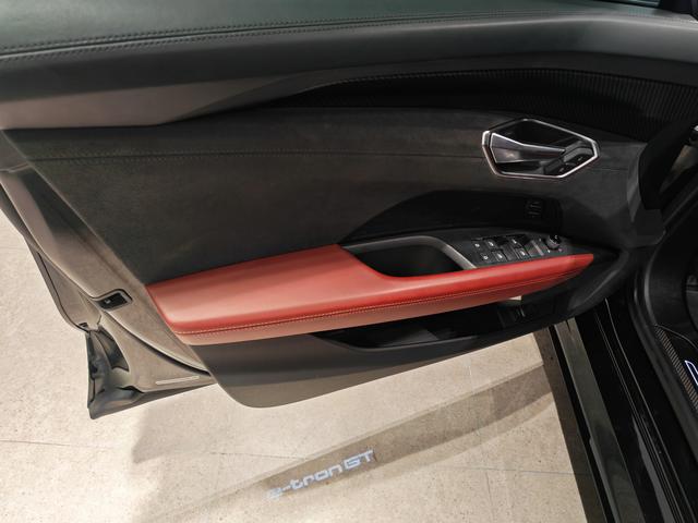 Audi RS e-tron GT 2025 #11 Audi RS e-tron GT 2025 car image #11