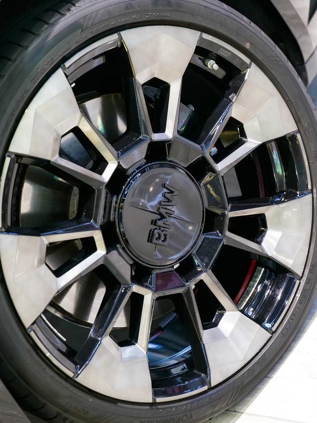 BMW XM 2024 car image #11