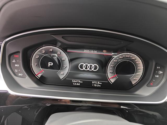 Audi S8 2021 car image #11