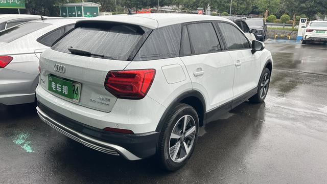 Audi Q2L e-tron 2021 car image #11