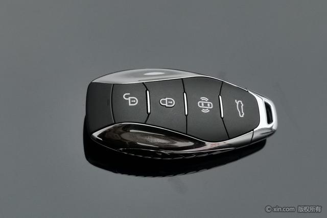 HongQi H5 PHEV 2025 #11 HongQi H5 PHEV 2025 car image #11