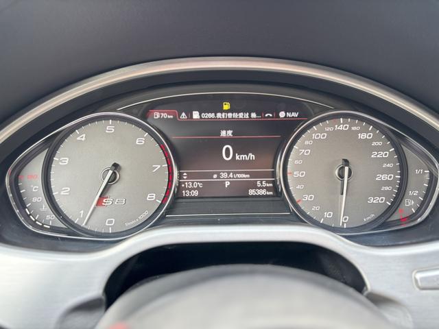 Audi S8 2016 car image #11