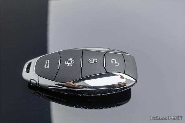 HongQi HS7 PHEV 2025 car image #11