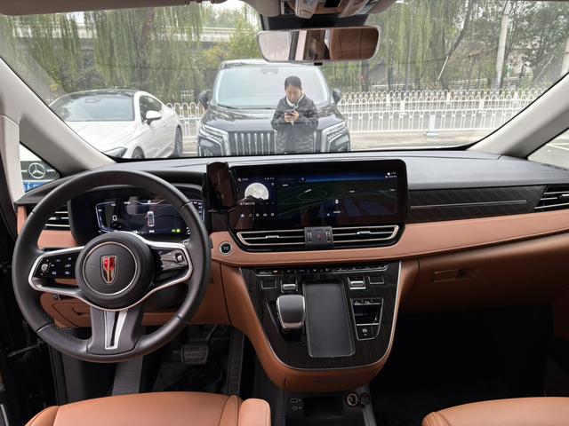 HongQi HQ9 PHEV 2024 #11 HongQi HQ9 PHEV 2024 car image #11
