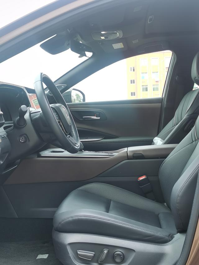 Toyota CrownSportCross 2023 image de voiture #11