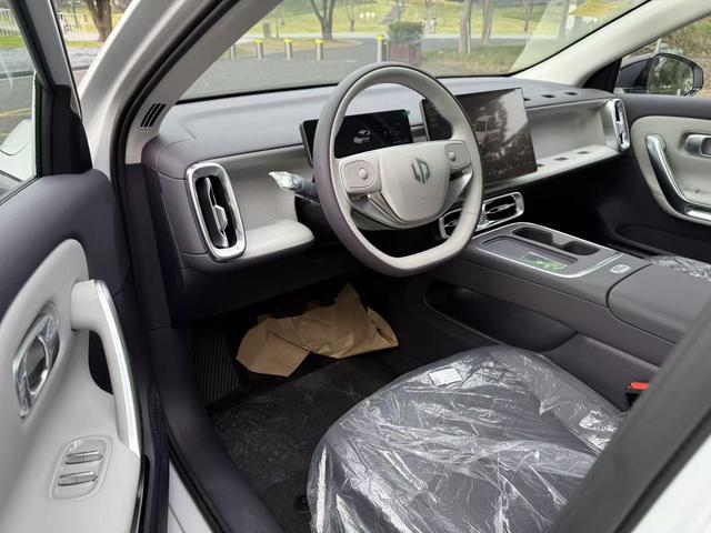 零跑汽车 零跑B01 汽车图片 #11