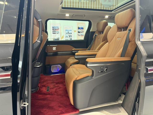 HongQi HQ9 PHEV 2025 #11 HongQi HQ9 PHEV 2025 car image #11