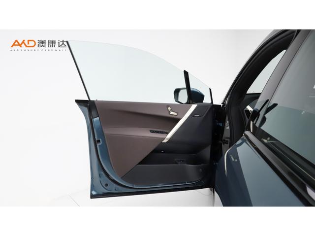 BMW iX 2023 car image #11