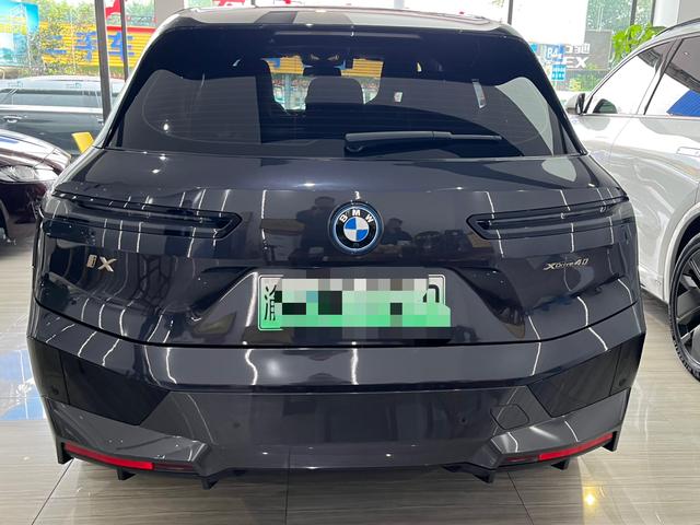 BMW iX 2023 car image #11