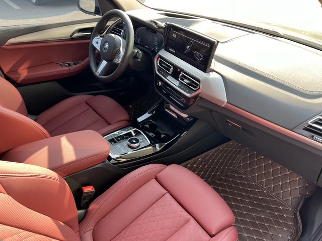 BMW iX3 2024 immagine di auto #11