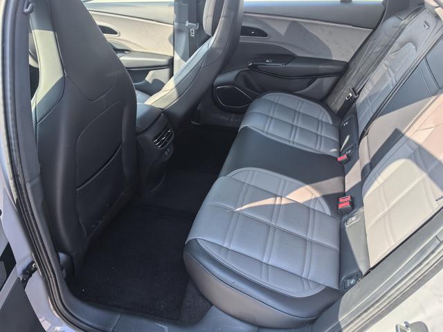 HongQi EH7 2024 car image #11