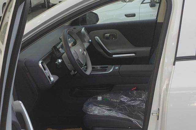 零跑汽车 零跑B01 2025 汽车图片 #11