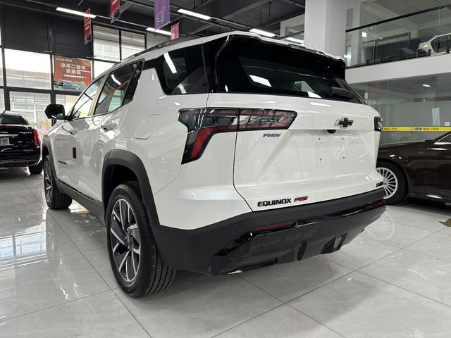 Chevrolet Equinox Plus 2025 car image #11