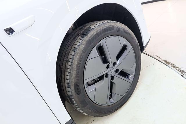 Li i8 2025 image de voiture #11