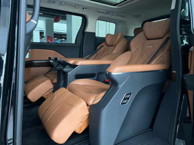 HongQi HQ9 2022 #11 HongQi HQ9 2022 car image #11