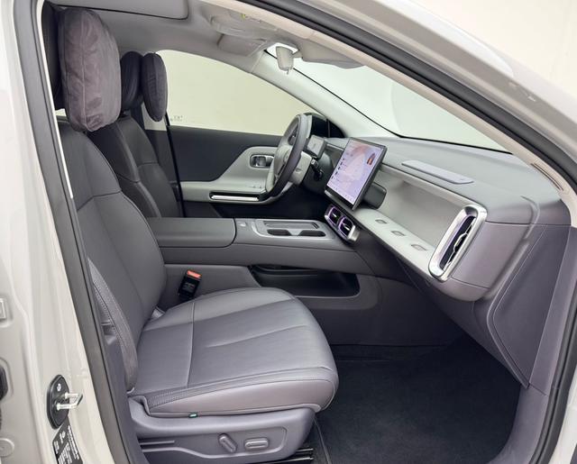 零跑汽车 零跑B01 2025 汽车图片 #11