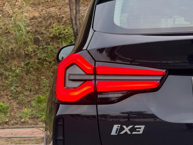 BMW iX3 2024 صورة سيارة #11