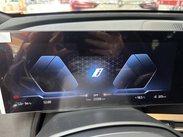 BMW iX 2022 car image #11