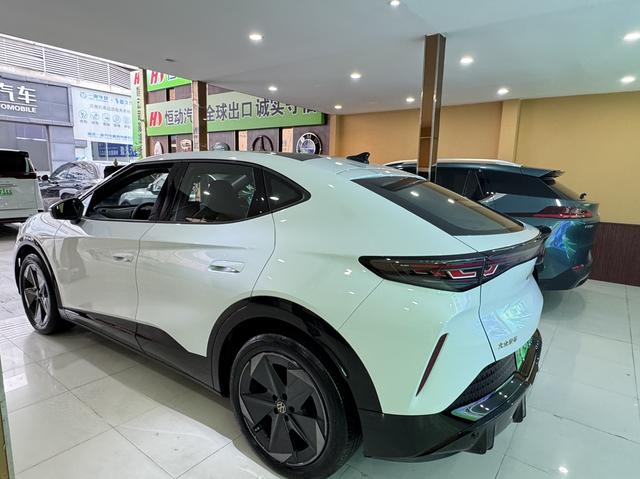 Volkswagen ID.UNYX 06 2024 image de voiture #11