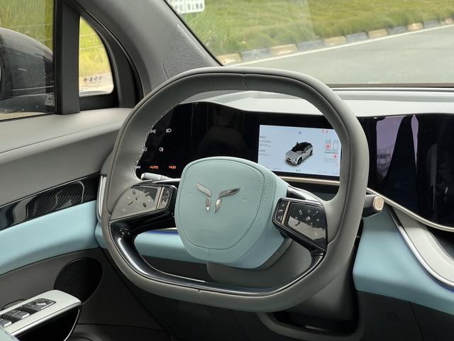 HongQi TianGong 08 2025 #11 HongQi TianGong 08 2025 car image #11