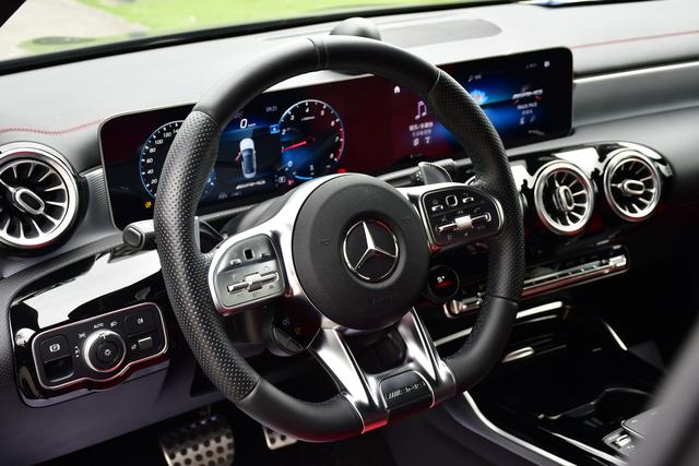 Mercedes-Benz A AMG 2020 image de voiture #11