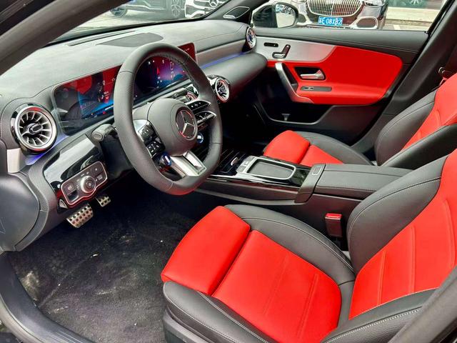 Mercedes-Benz A AMG 2025 image de voiture #11