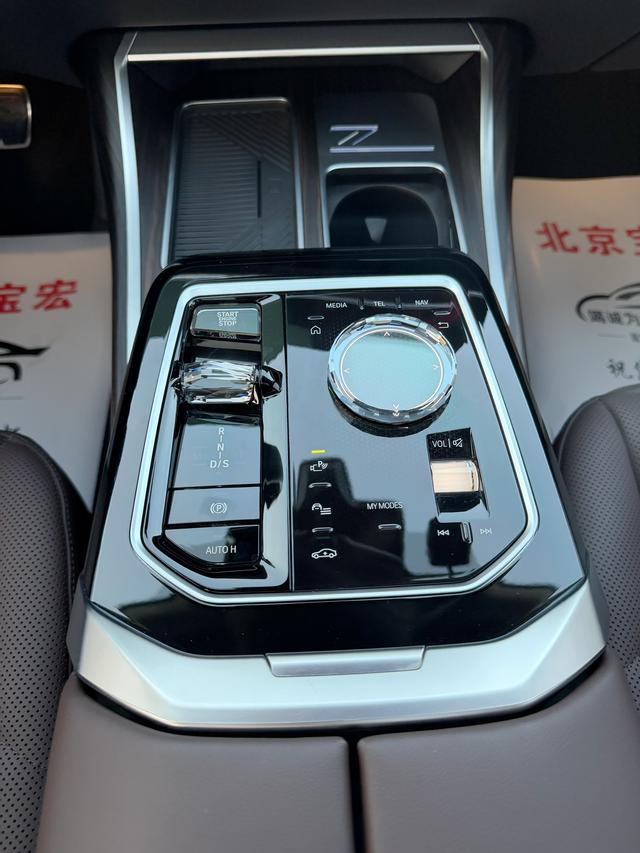 BMW iX M60 2023 car image #11