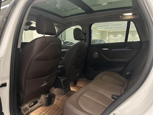 BMW X7 M60i 2022 car image #11