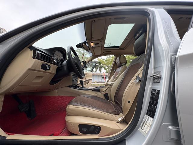 BMW i5 M60 2011 car image #11