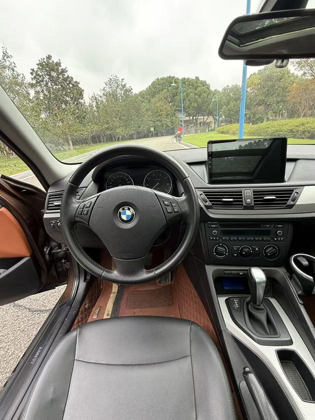 BMW i5 M60 2012 car image #11