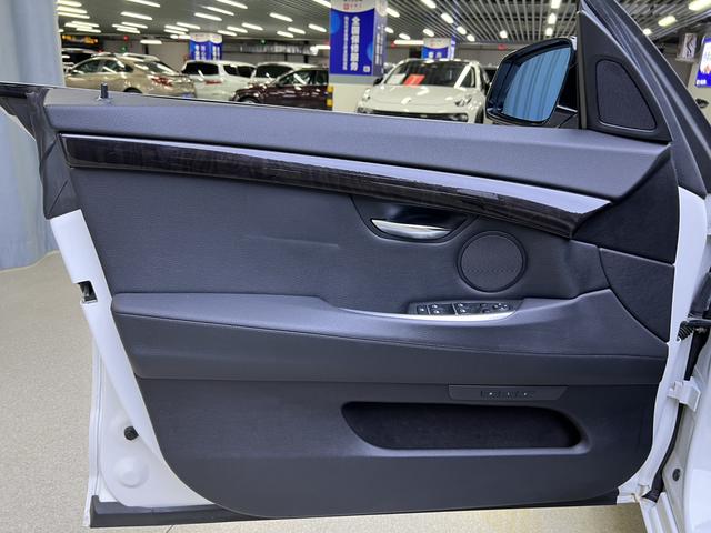 BMW X7 M60i 2014 #11 BMW X7 M60i 2014 car image #11