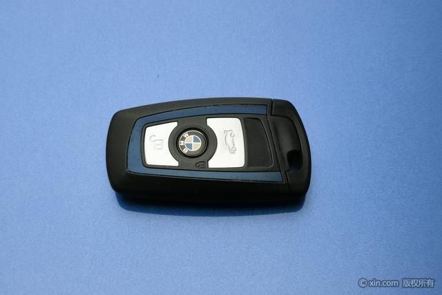 BMW M760Le 2018 car image #11