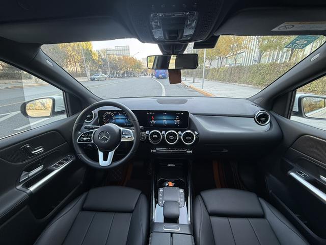 Mercedes-Benz B Class 2020 immagine di auto #11