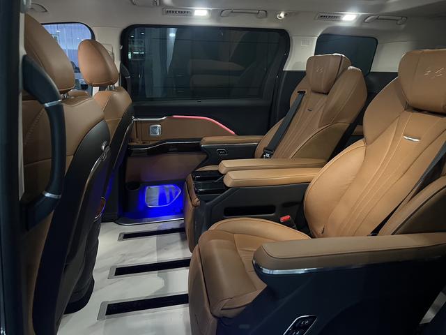 HongQi HQ9 2023 #11 HongQi HQ9 2023 car image #11