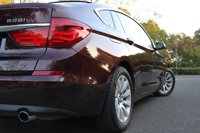 BMW 5 Series GT 2012 #11 BMW 5 Series GT 2012 صورة سيارة #11