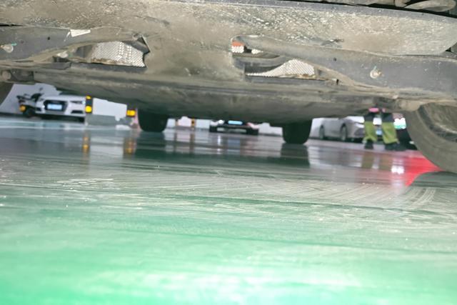 Audi Q2L e-tron 2020 car image #11