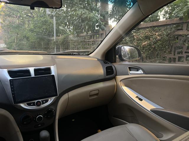 Hyundai Reina 2010 car image #11